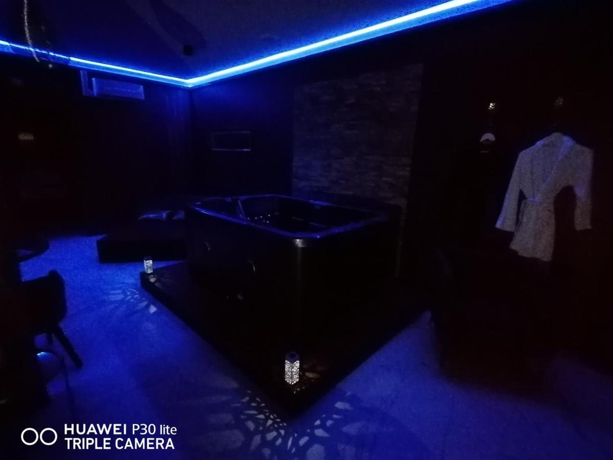 Suite Blue Jacuzzi Le Breuil  Dış mekan fotoğraf